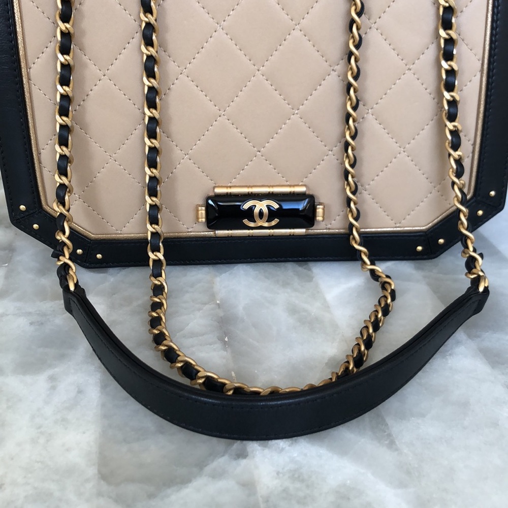 Chanel beige quilted flap bag - Picture 5 of 17